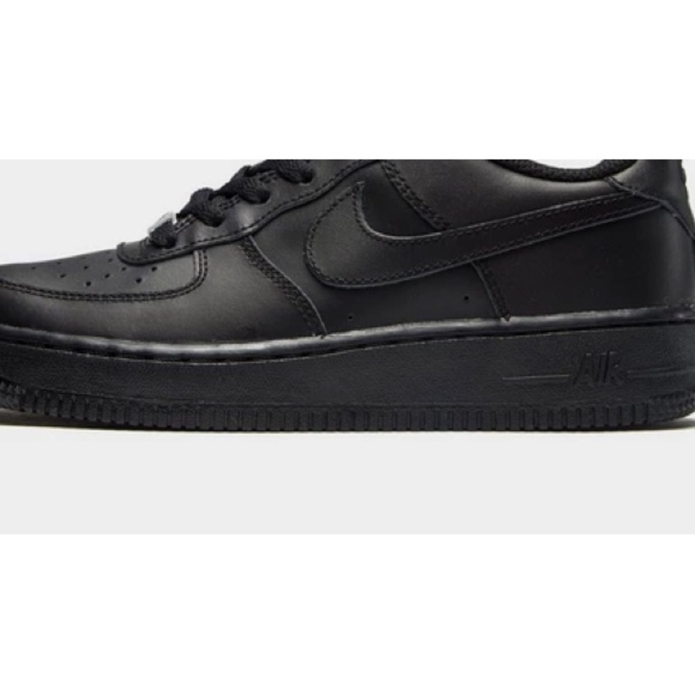 Black air forces Nike size 39 (8 women’s)